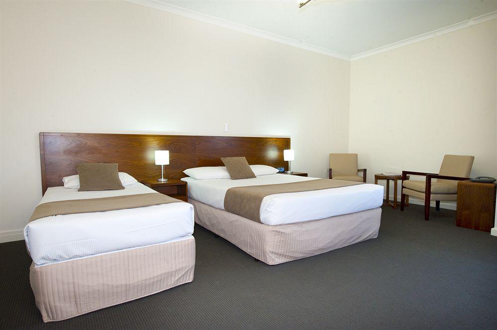 The Rose Hotel & Motel Банбъри Екстериор снимка