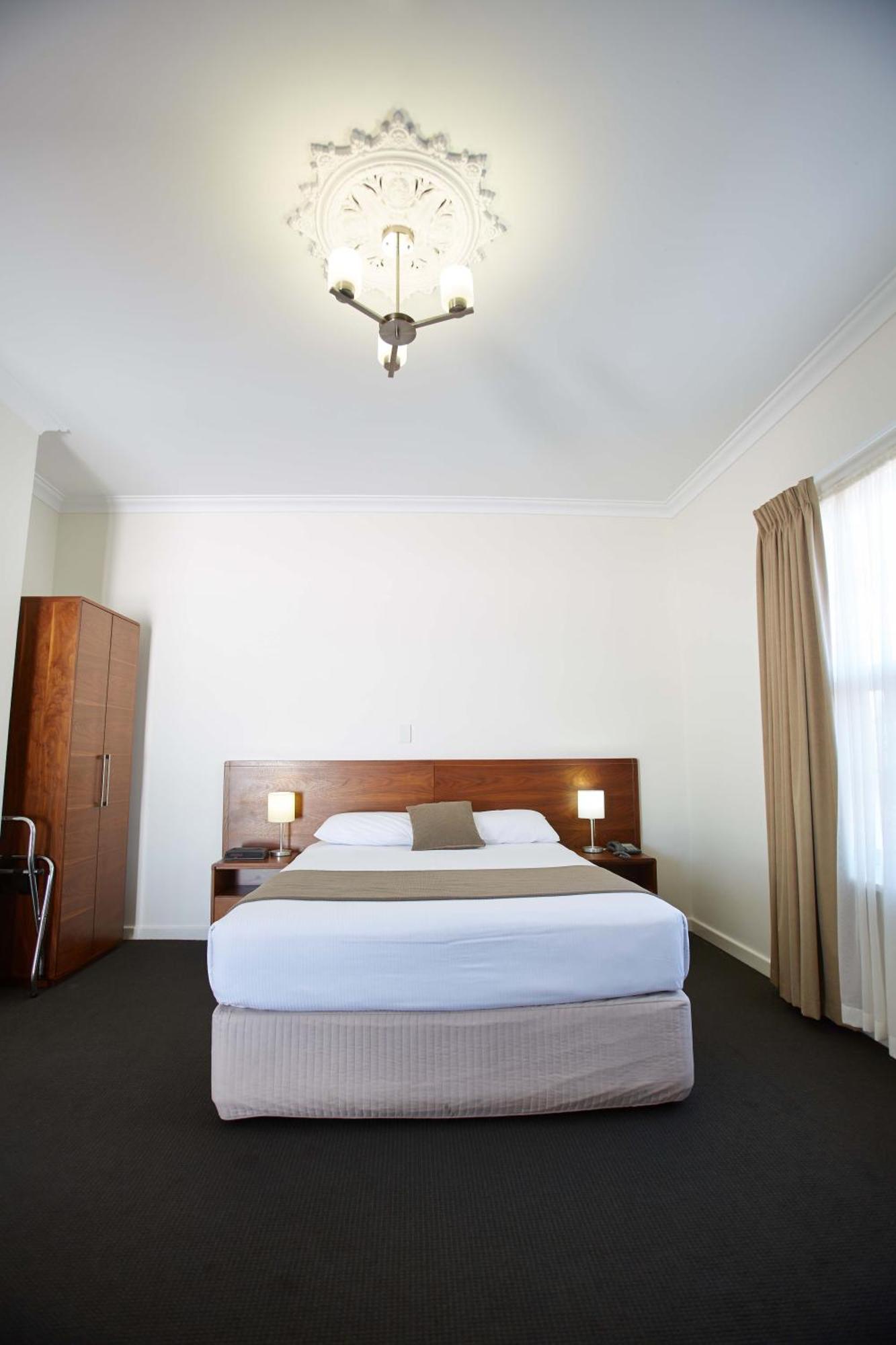 The Rose Hotel & Motel Банбъри Стая снимка