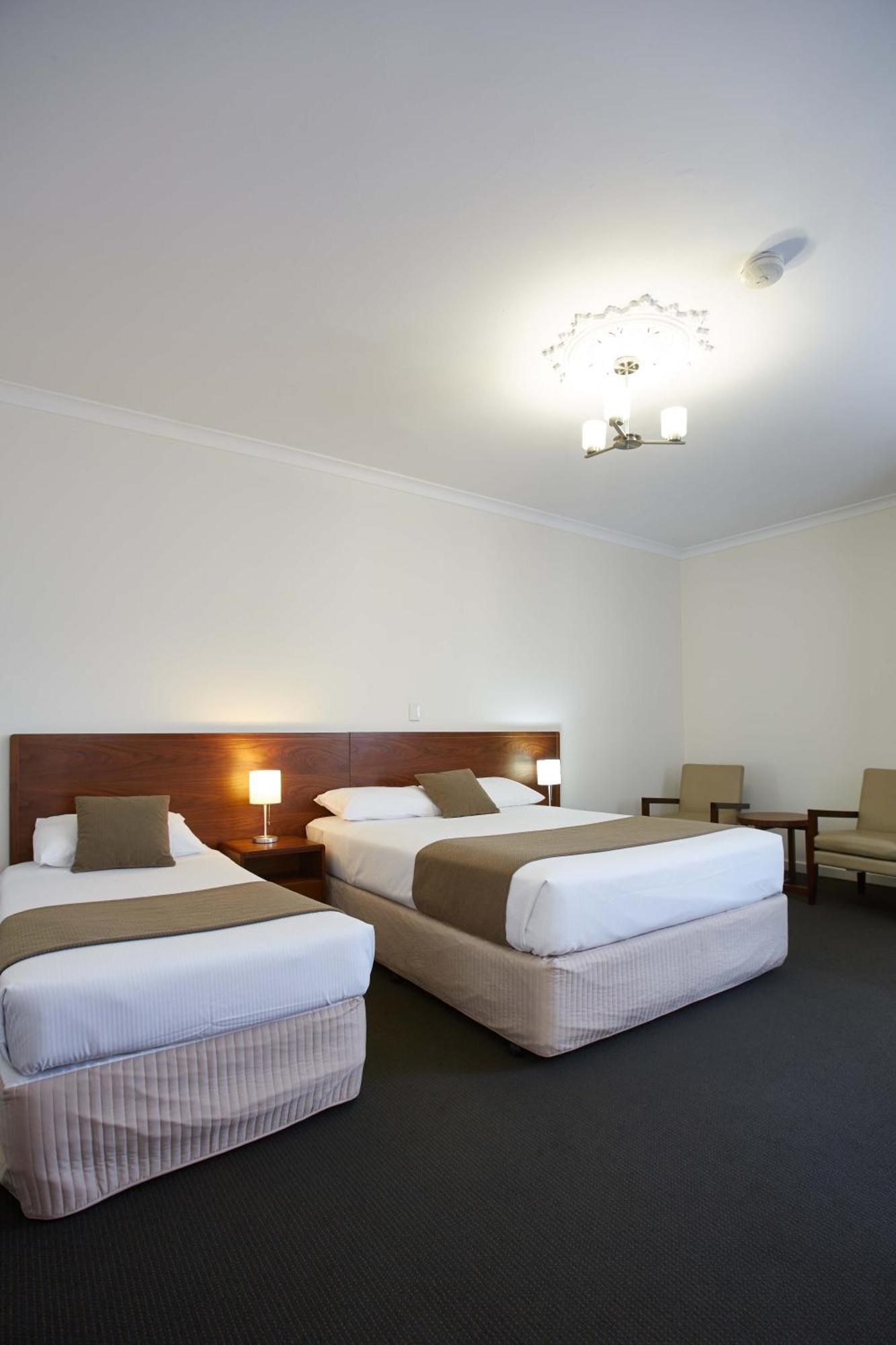 The Rose Hotel & Motel Банбъри Стая снимка