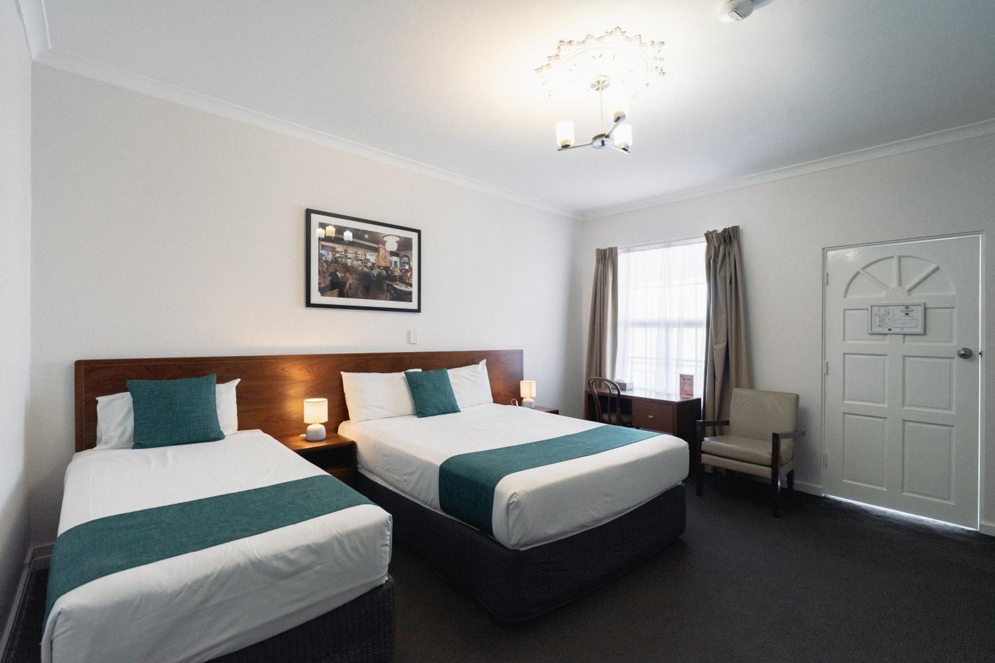 The Rose Hotel & Motel Банбъри Екстериор снимка