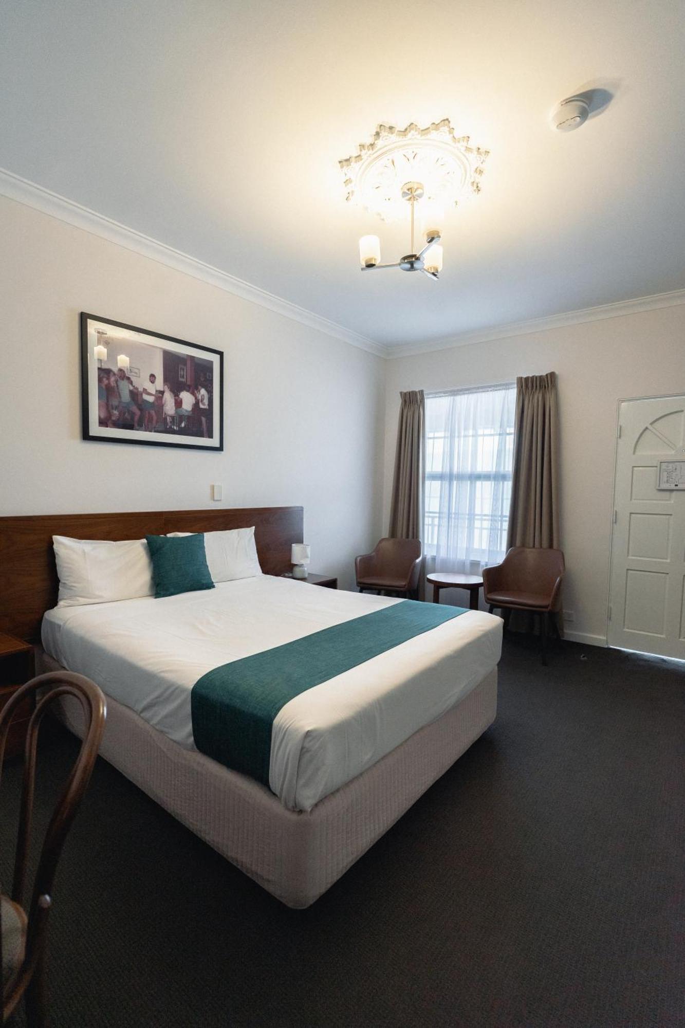 The Rose Hotel & Motel Банбъри Екстериор снимка