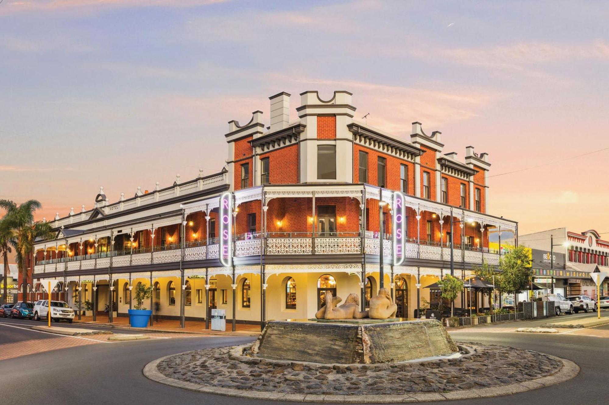 The Rose Hotel & Motel Банбъри Екстериор снимка